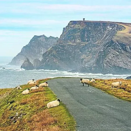 The Cosy Farm Cottage, Donegal Inver